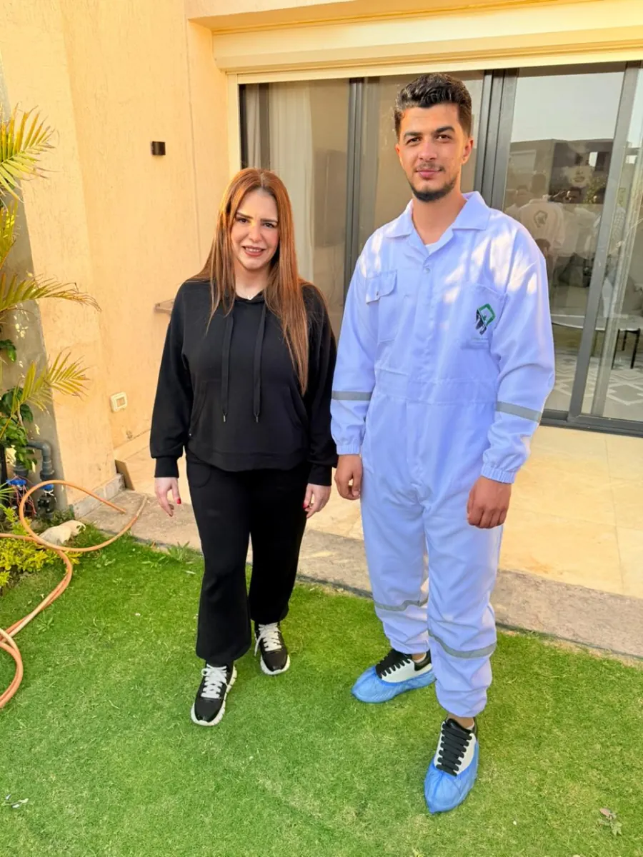 دنيا عبد العزيز - فنانة